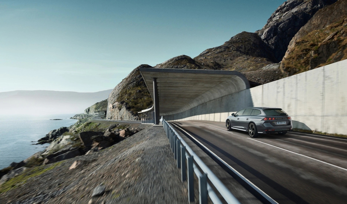 Válasszon az új Peugeot Sport Engineered 508 által kínált ötféle üzemmód közül, és optimalizálja hatótávolságát!